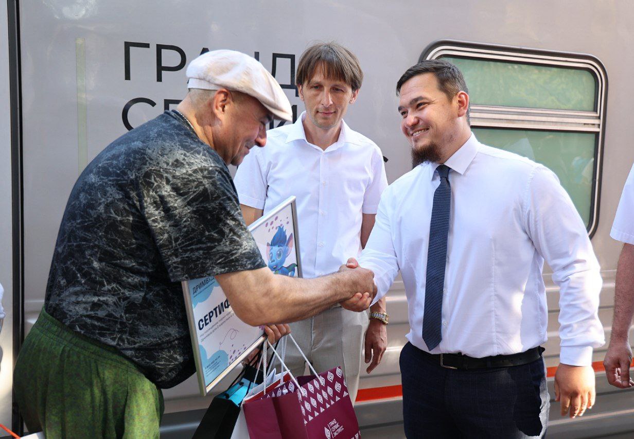 В Крыму встретили 15-миллионного пассажира поезда «Таврия»