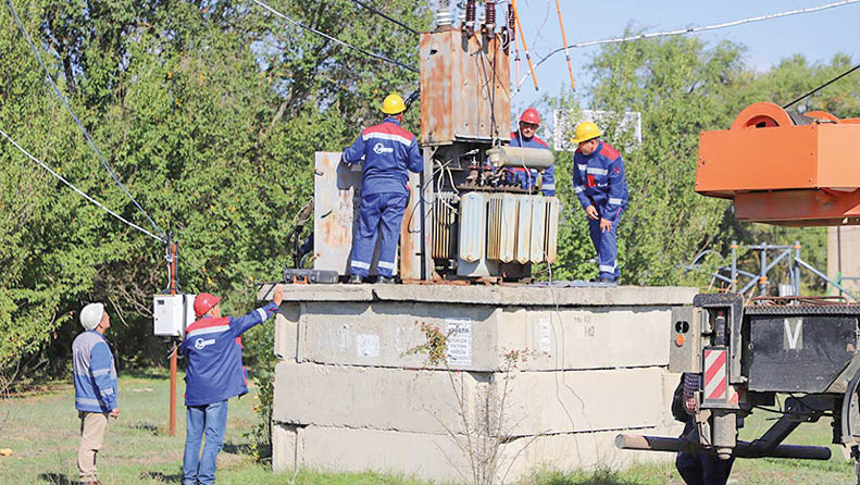 В Сакском районе меняют аварийное энергооборудование