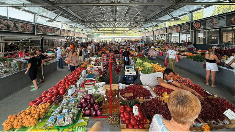 В Ялте полноценно заработал временный продовольственный рынок