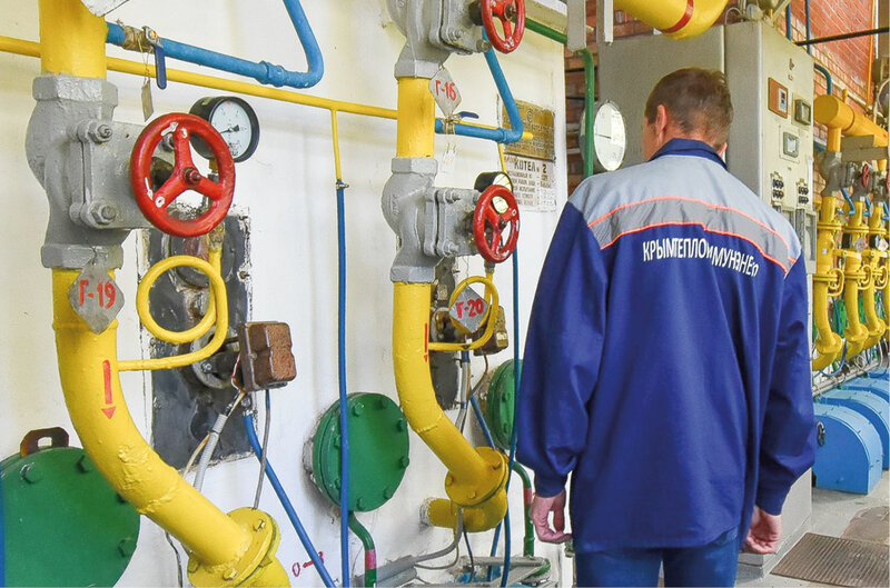 Согреют всех: почему в городах Крыма задерживается отопление и куда жаловаться