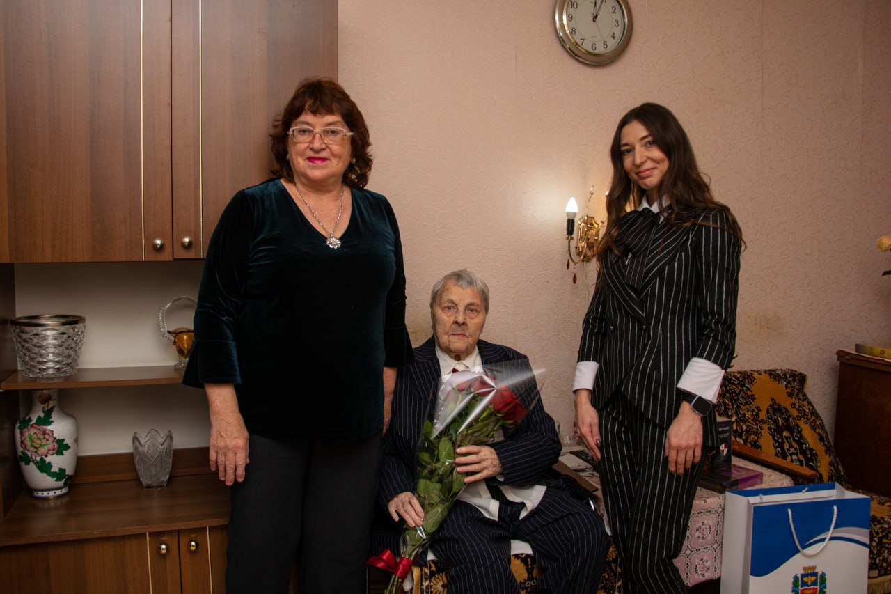 Жительница Симферополя отметила 100-летний юбилей