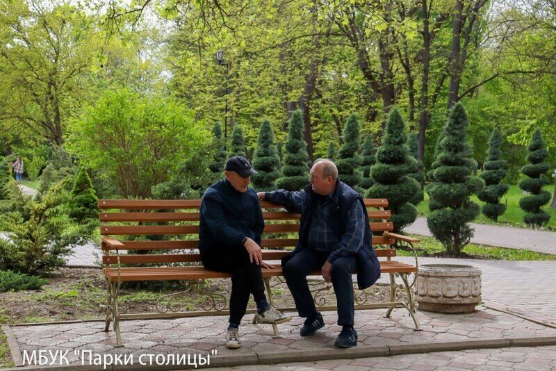 Эко-скамейки поставили в парке им Гагарина 