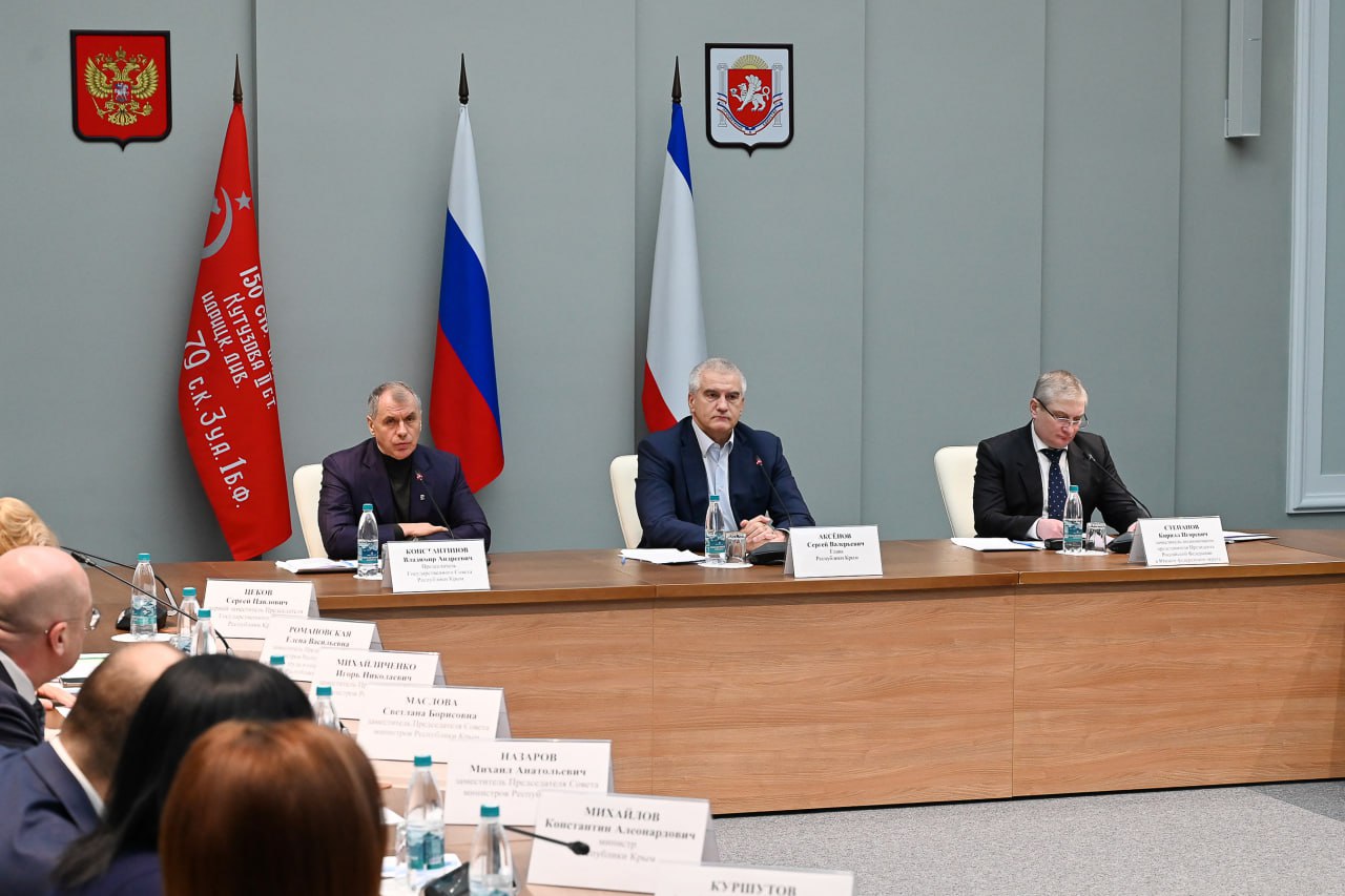 Аксёнов поручил до 1 мая завершить установку стелы воинской славы в Феодосии