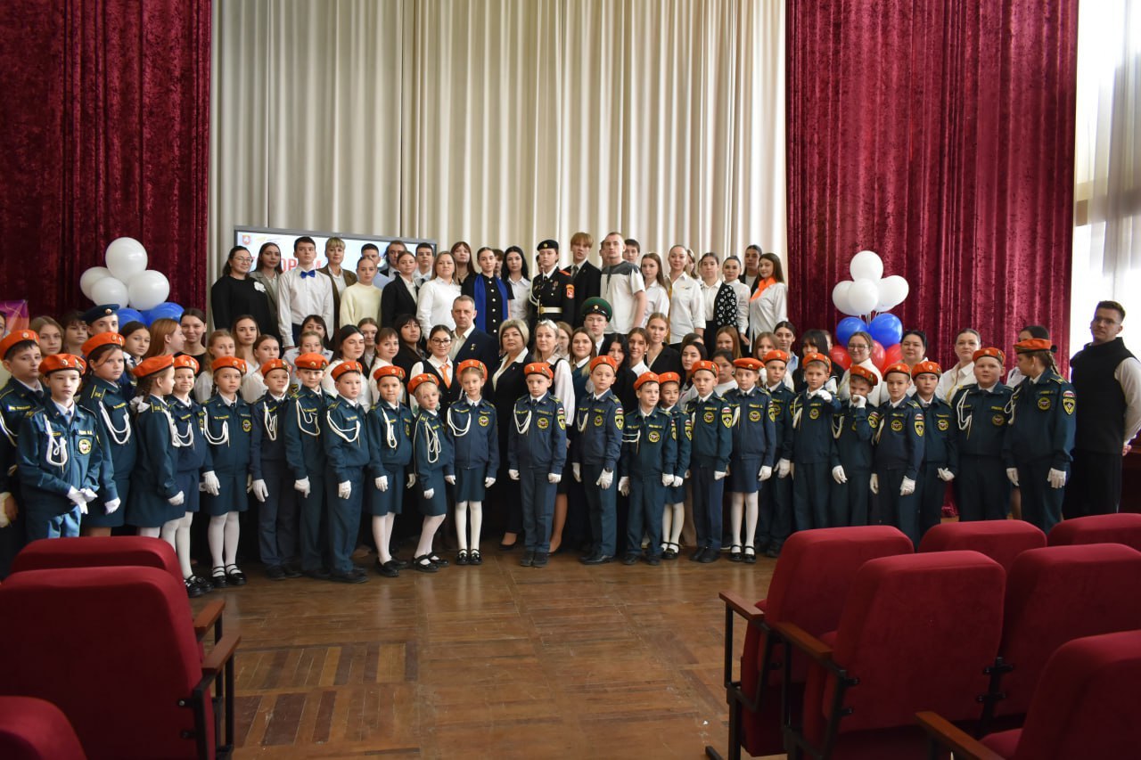 Герой России Артём Катунькин провёл встречу с молодёжью Симферополя