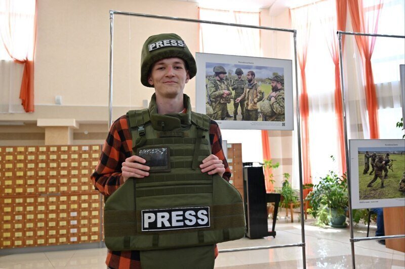 Глазами репортёров: в Симферополе открылась интерактивная фотовыставка СВО