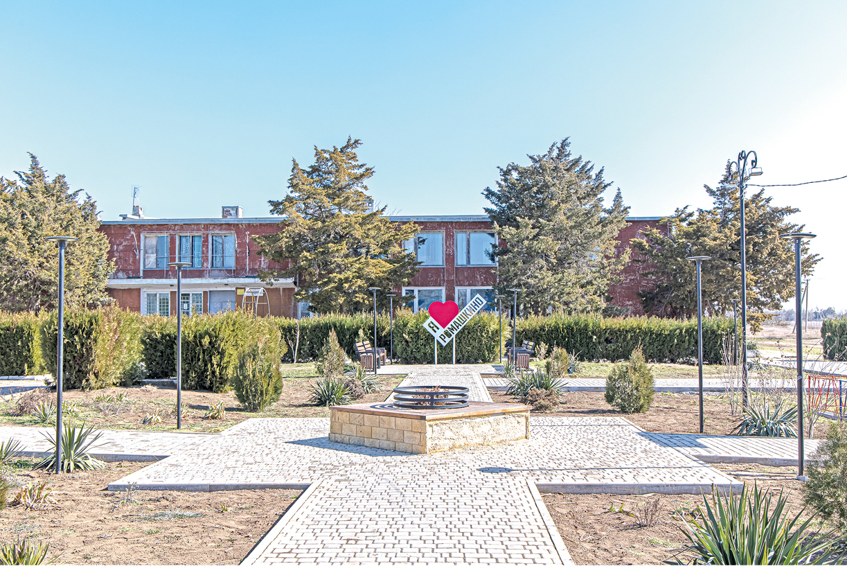 Село расцвело: чему радуются и на что жалуются жители села Ромашкино Сакского района