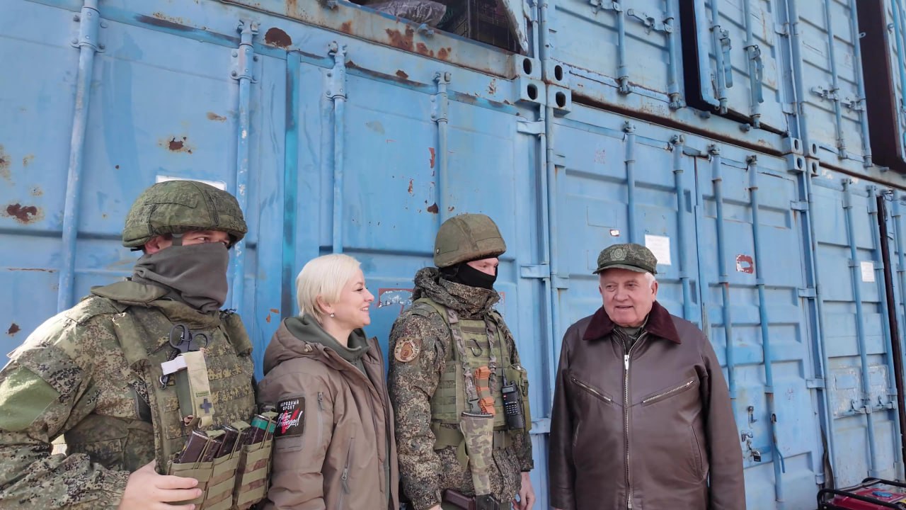 Крымчане помогают маскировать позиции бойцов ПВО