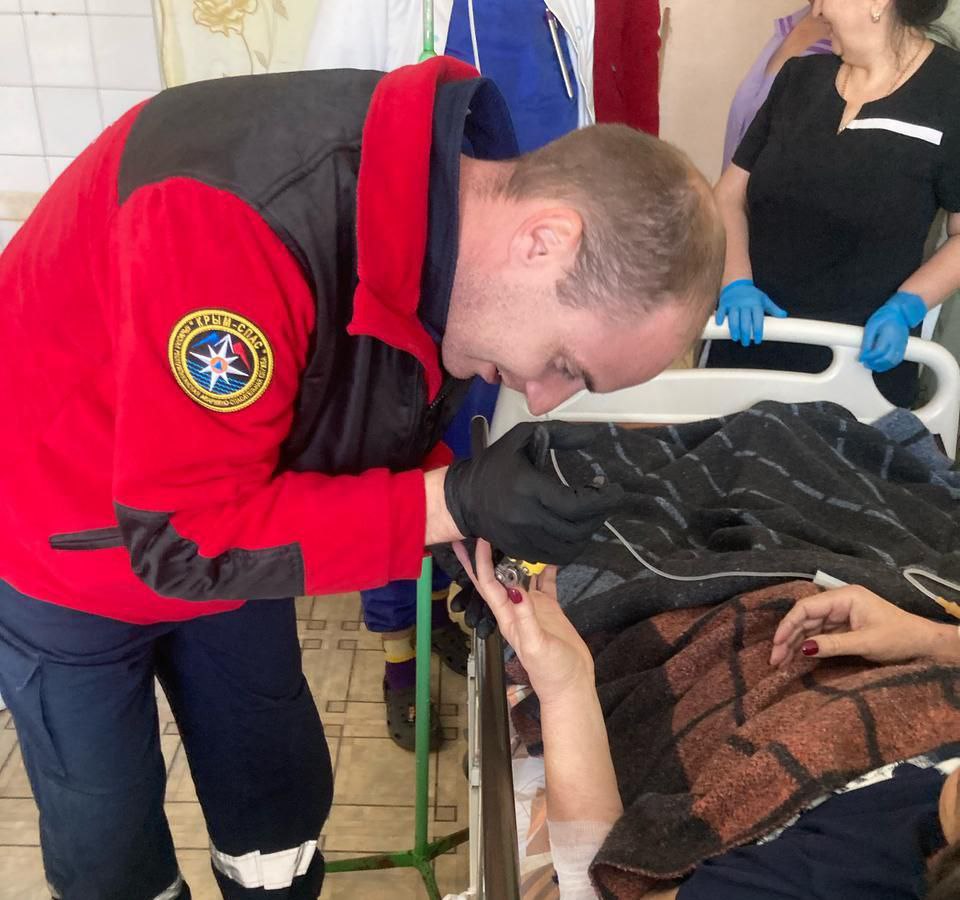 Крымчанка надела кольцо и обратилась за помощью к спасателям