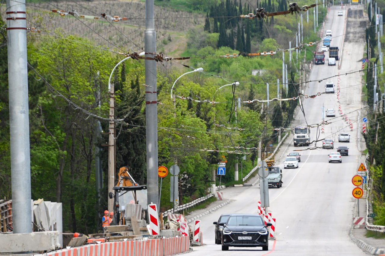 Движение автомобилей от Симферополя в сторону Алушты осуществляется в режиме реверса