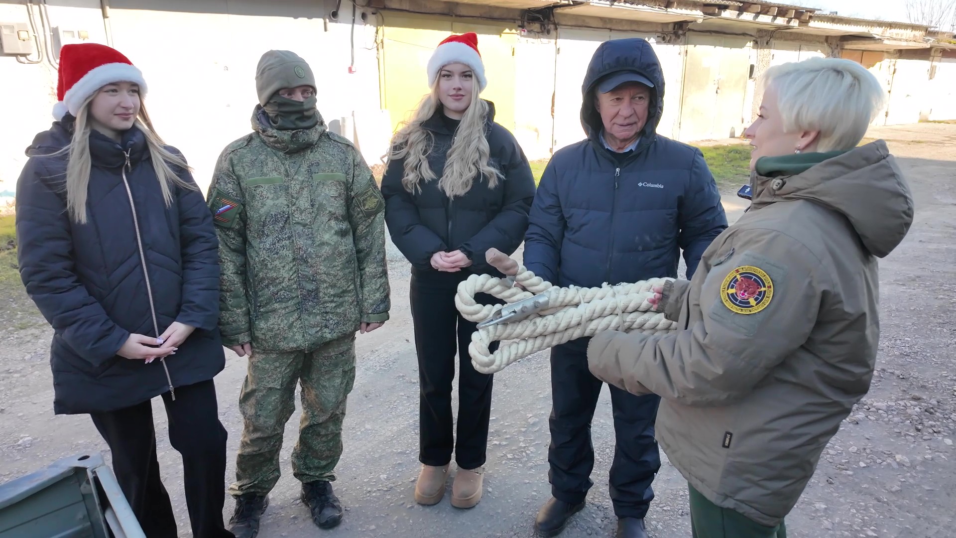 Пенсионер из Симферополя передал бойцам на СВО прицеп и спортивные канаты