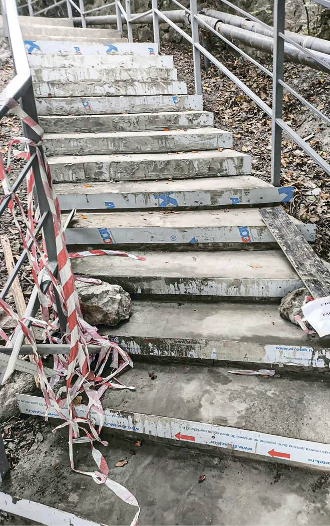В Ялте второй раз за полгода ремонтируют лестницу из-за торопливых горожан