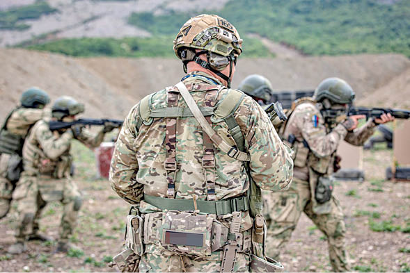 Они не раз смотрели в глаза смерти: как нашим защитникам удаётся побеждать главного врага – собственный страх