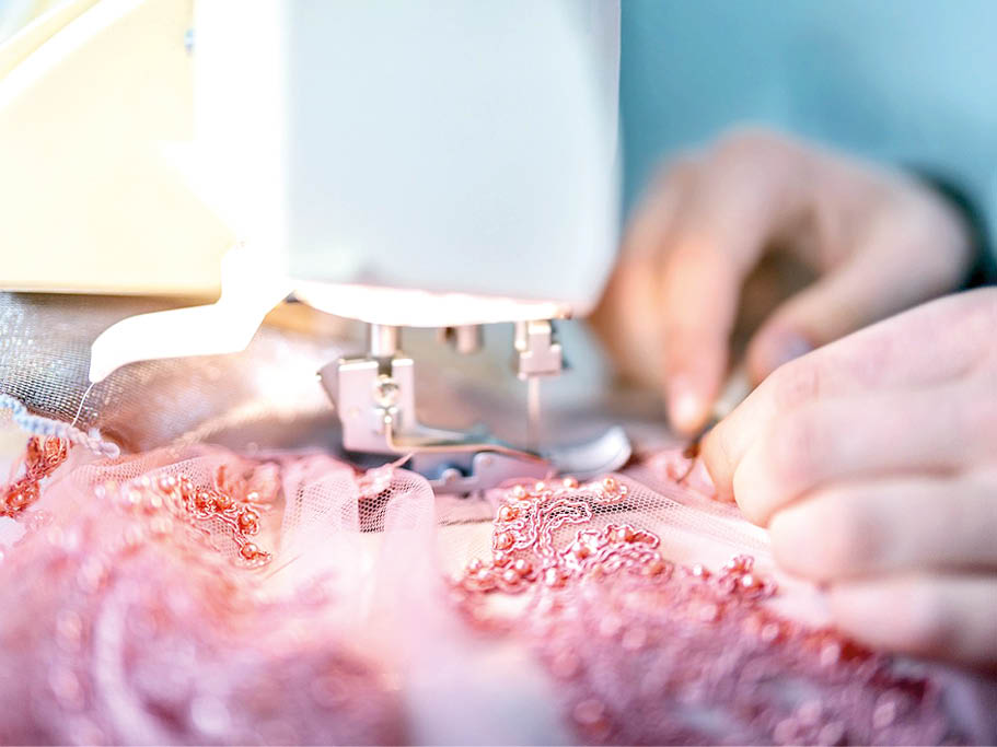 Воплощение фантазий клиентов на ткани, три тысячи нарядов, наркоз и спасенный детский утренник:  будни художника-дизайнера по костюмам 