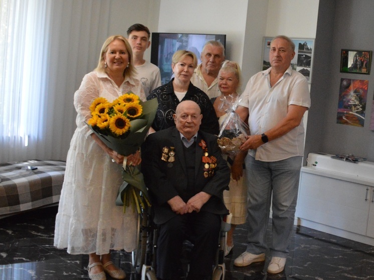 В Ялте поздравили 95-летнего ветерана Григория Олефира с Днем шахтёра