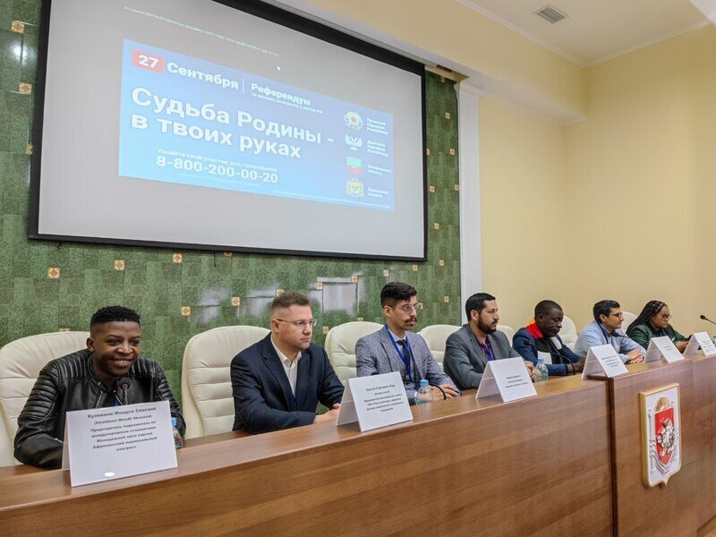 Иностранные наблюдатели, воодушевление и борьба за свободу: как на участках в Крыму проходит референдум 