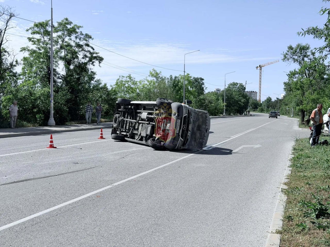 В Севастополе перевернулся автобус