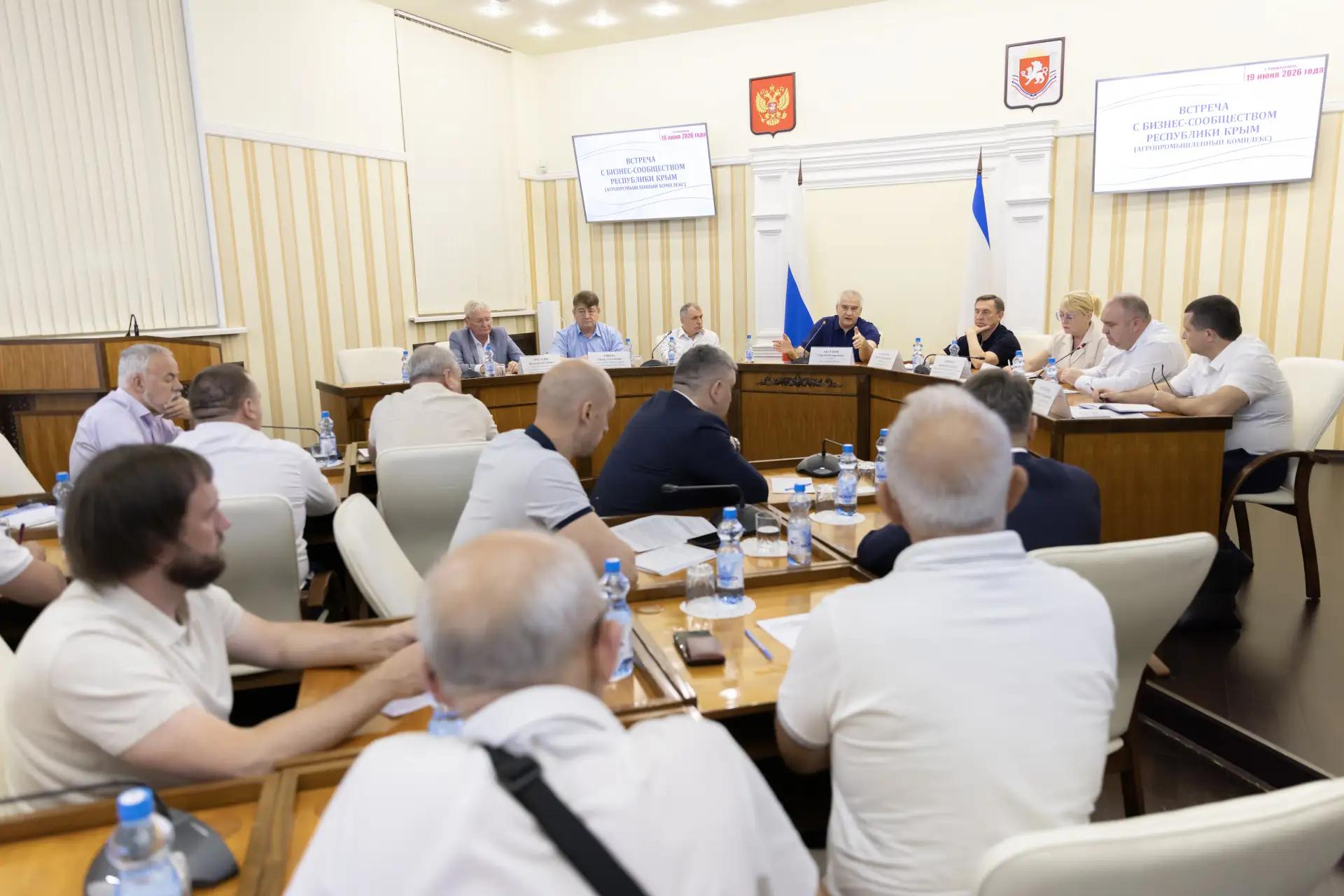 Власти Крыма обсудили с аграриями уборочную кампанию и расширение мер поддержки
