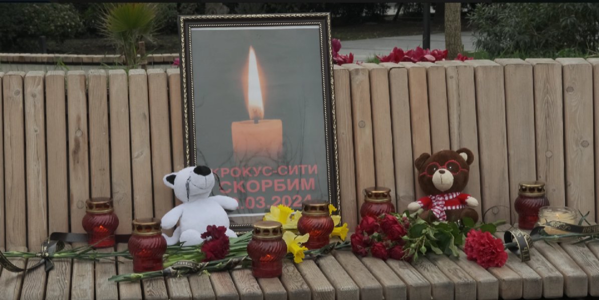 Крым скорбит вместе с Москвой: в городах проходит акция памяти