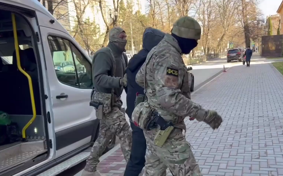 Двух симферопольских подростков осудили за терроризм и экстремизм 