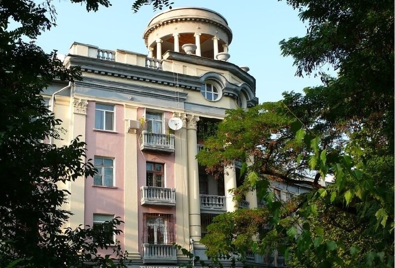 Дом на Набережной: история самого известного дома с ротондой в Симферополе