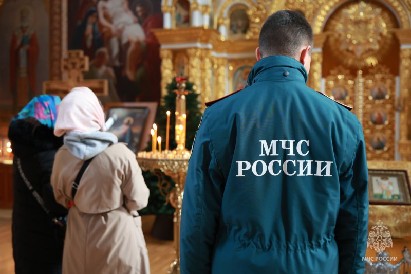 Более 350 сотрудников МЧС обеспечили безопасность рождественских богослужений в Крыму