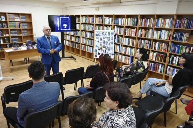 В Симферополе презентовали книгу «История Отечества в летописи рода и семьи»