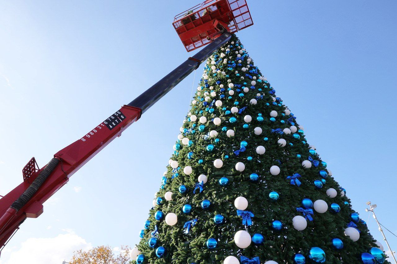 В Ялте установят четыре новогодние ёлки