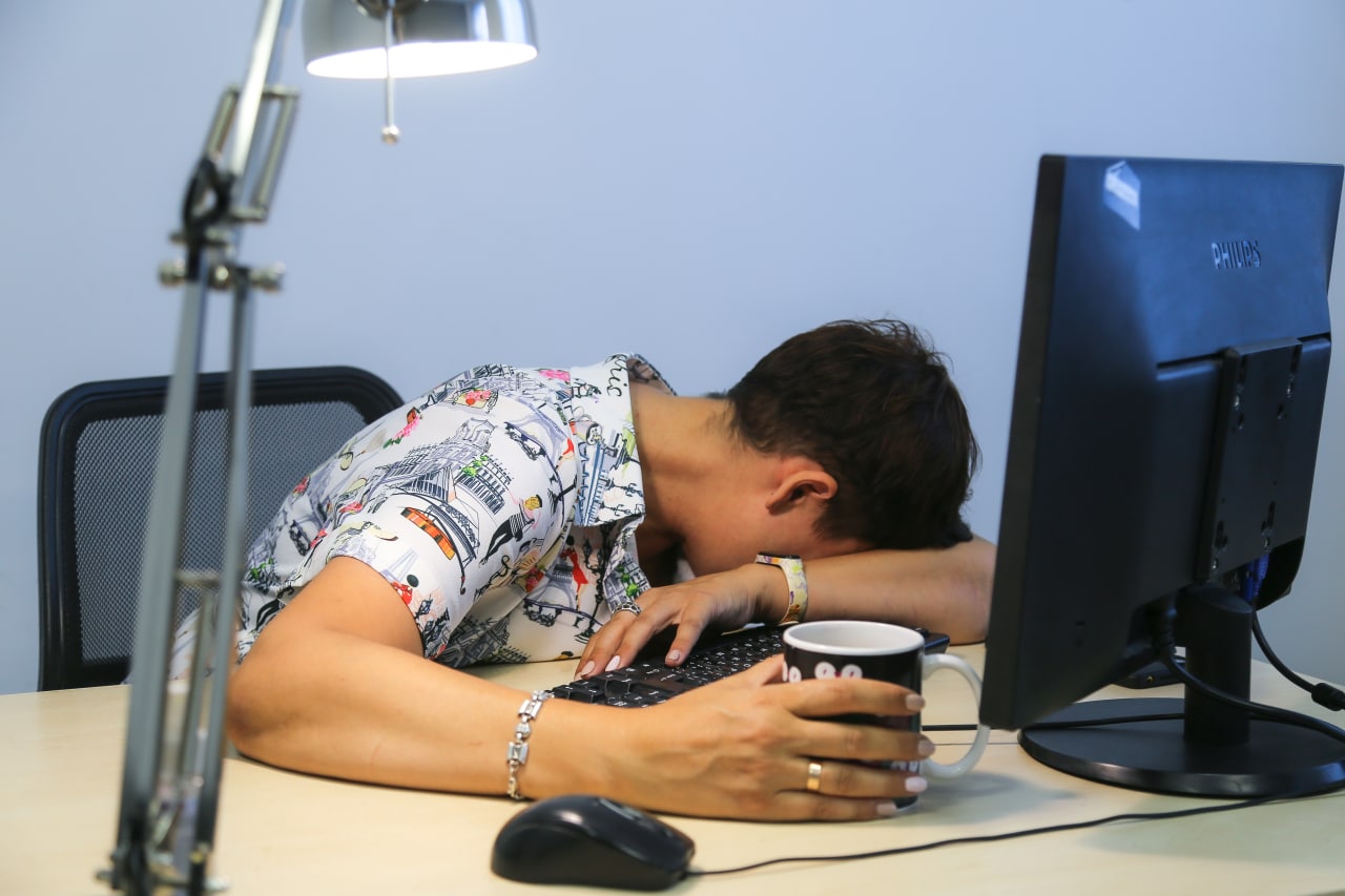 Апатия, слабость и сонливость: причины и последствия снижения функции щитовидной железы