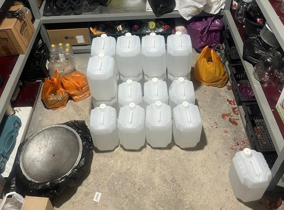 У трёх крымчан изъяли 1,5 тонны сомнительного алкоголя