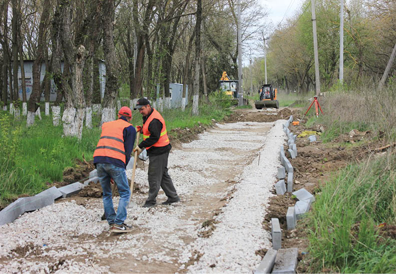 В Казённом парке в Керчи начались работы по благоустройству