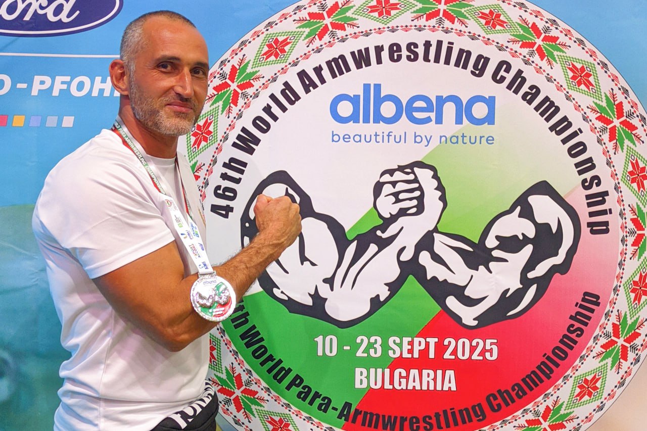 Крымчанин завоевал серебро на международных соревнованиях по армрестлингу