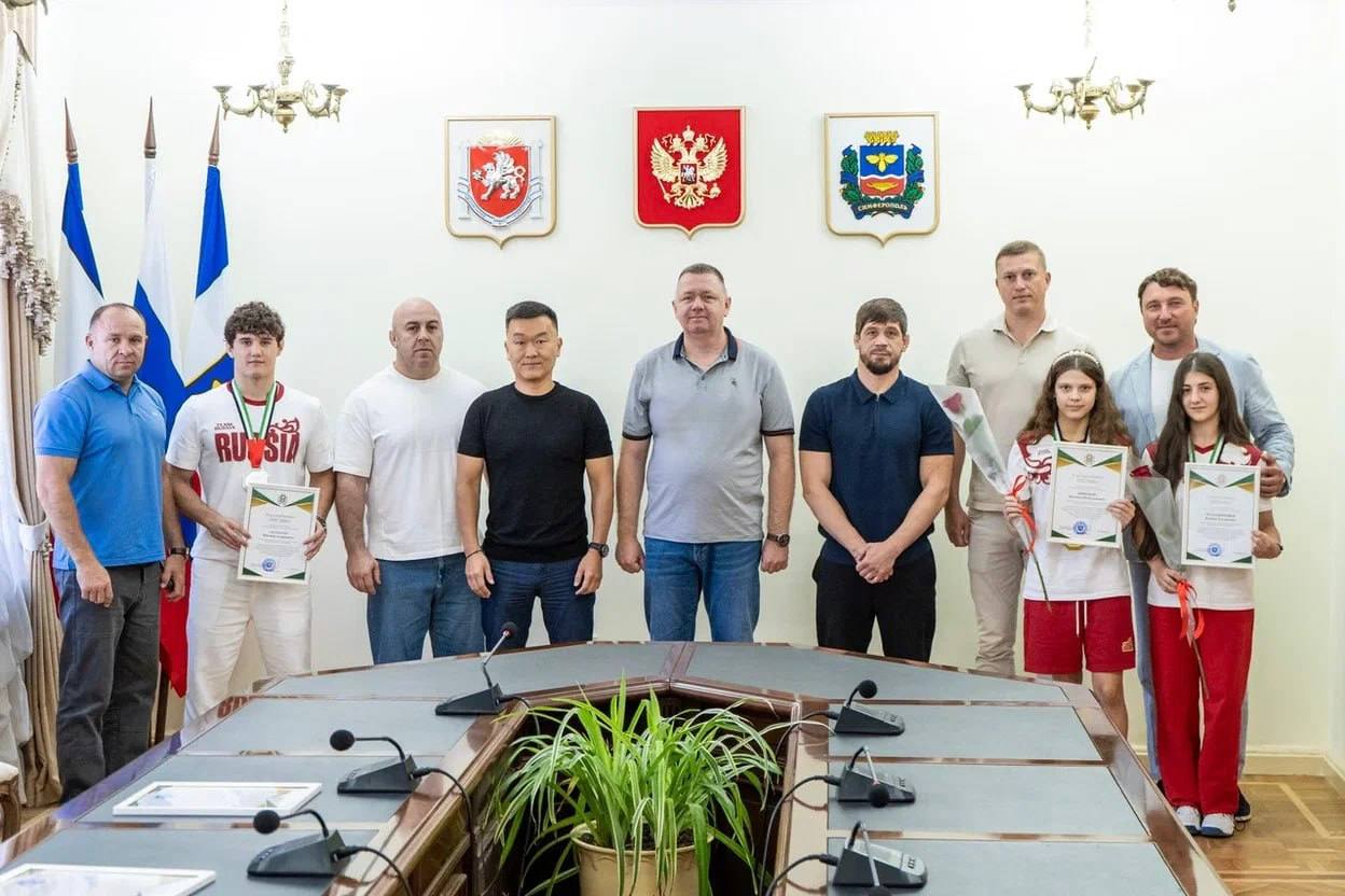 Крымчане завоевали золото и серебро на юниорском чемпионате мира по ММА в Абу-Даби