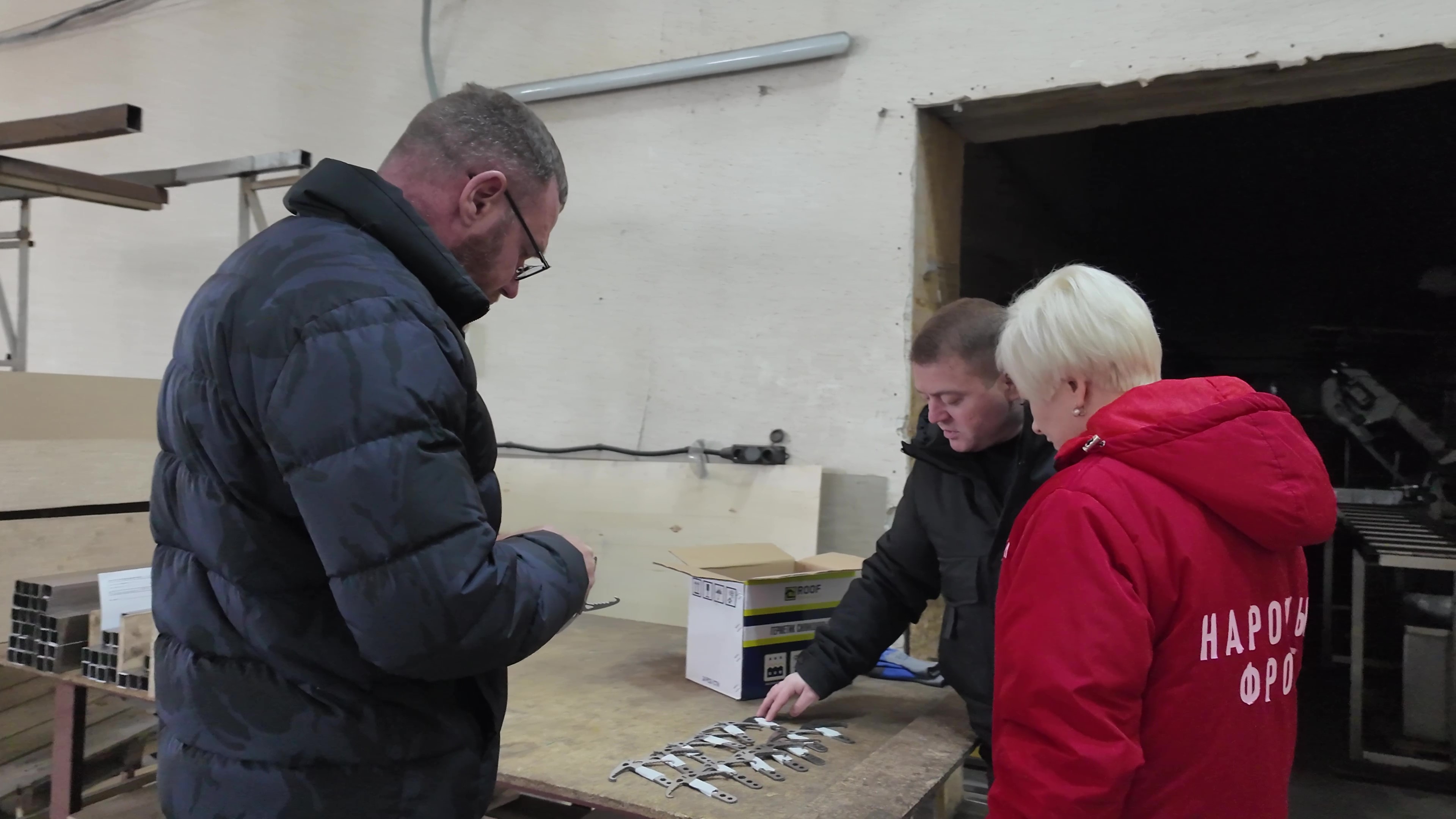 Крымские предприниматели изготавливают тактические "кошки" для бойцов