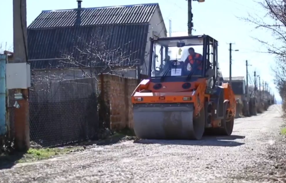 Свыше 10 тысяч кв.м дорожного покрытия отремонтировали в Симферополе с начала года