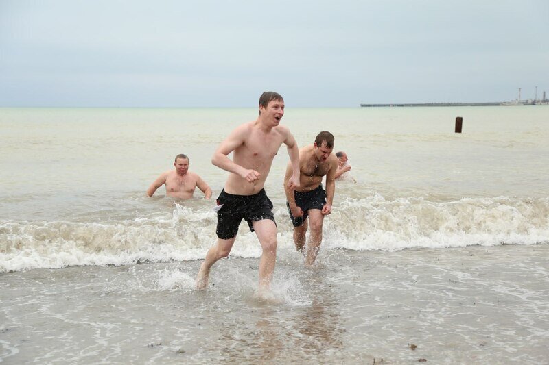 Врач объяснила, кому могут быть полезны крещенские купания