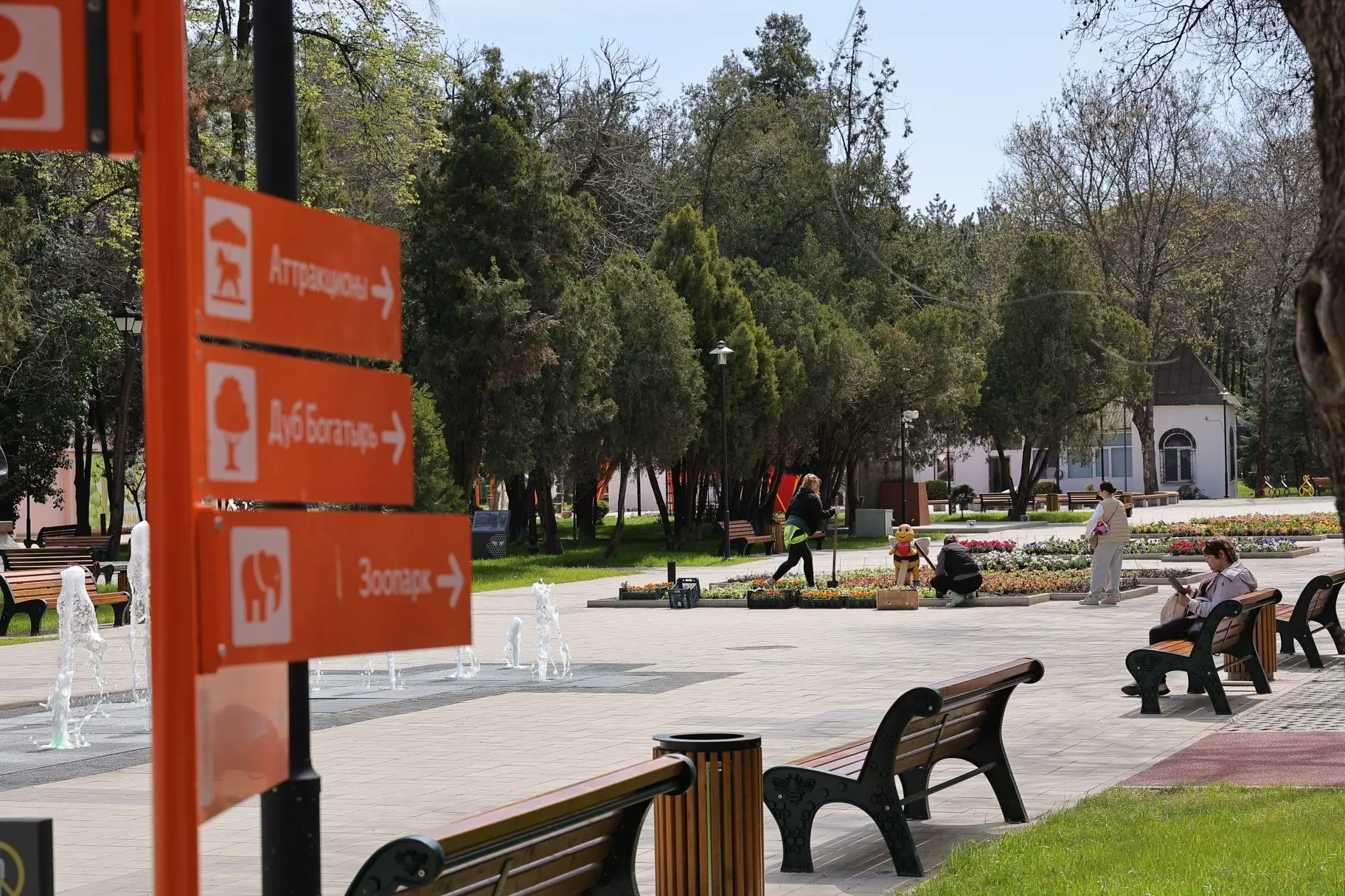 Детский Парк в Симферополе готовится к открытию - фоторепортаж