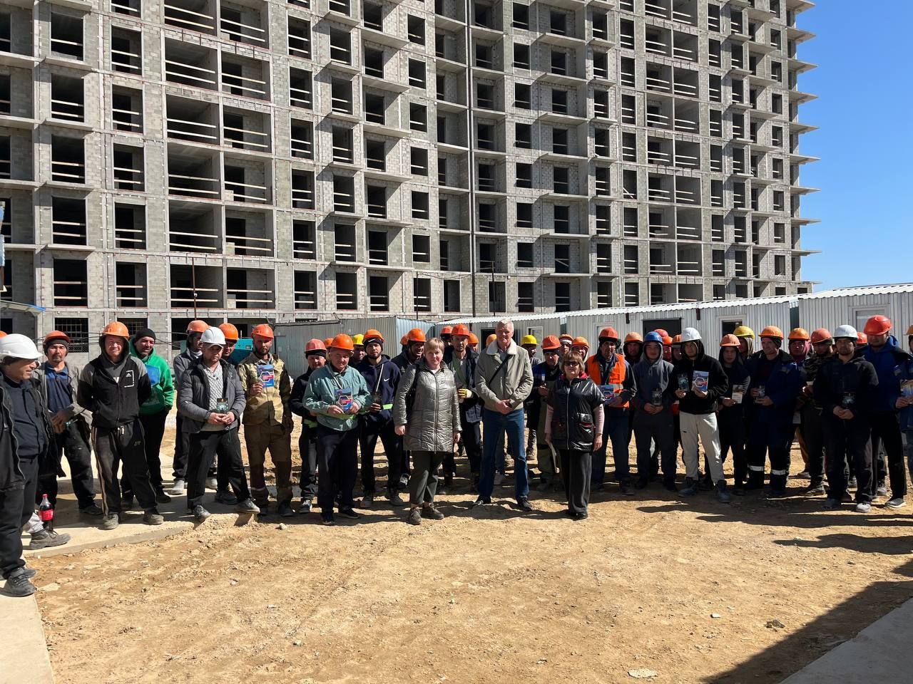 Работающим в Евпатории иностранцам объяснили, как вести себя в обществе