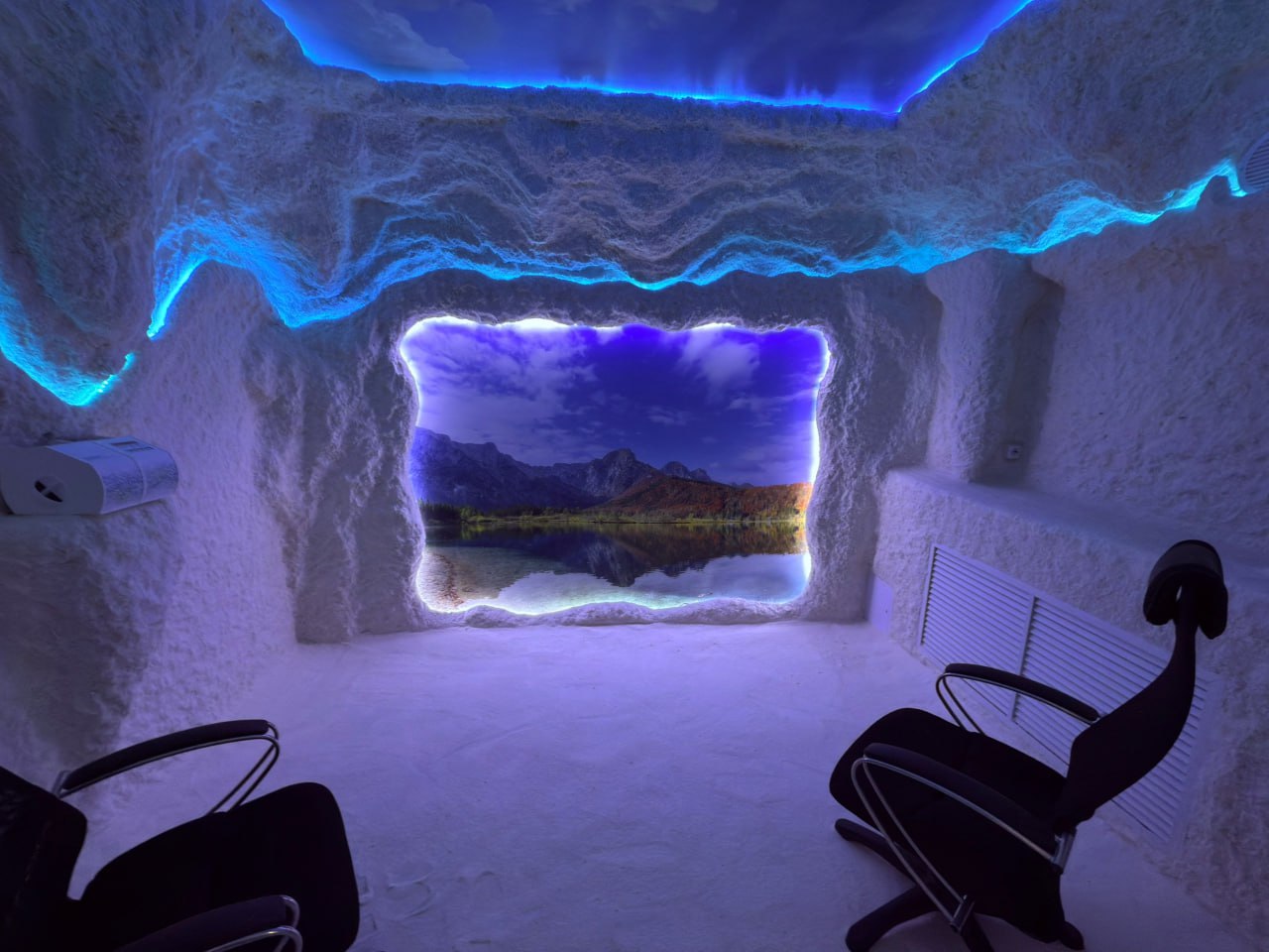 Спортивные тренажеры, компьютеры и соляная комната: в Нижнегорском районе открыли отделение центра «Активное долголетие»