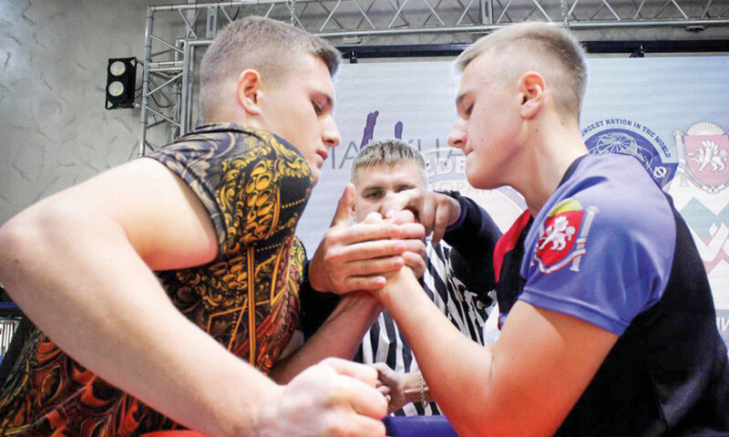 Железный хват: как прошел чемпионат и первенство Крыма по армрестлингу
