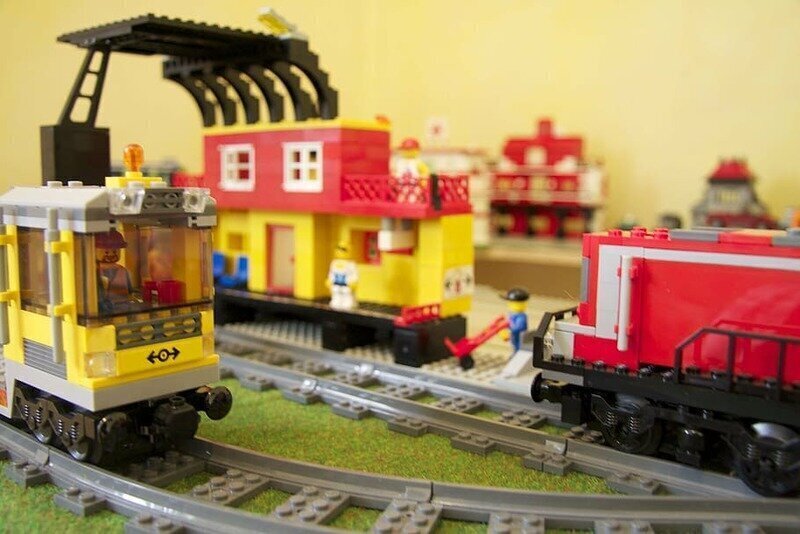 Латвия "обороняется" ж/д обрезанием, Словакия поддерживает Россию, а Евросоюз отменяет "Рождество": информационный хит-парад 