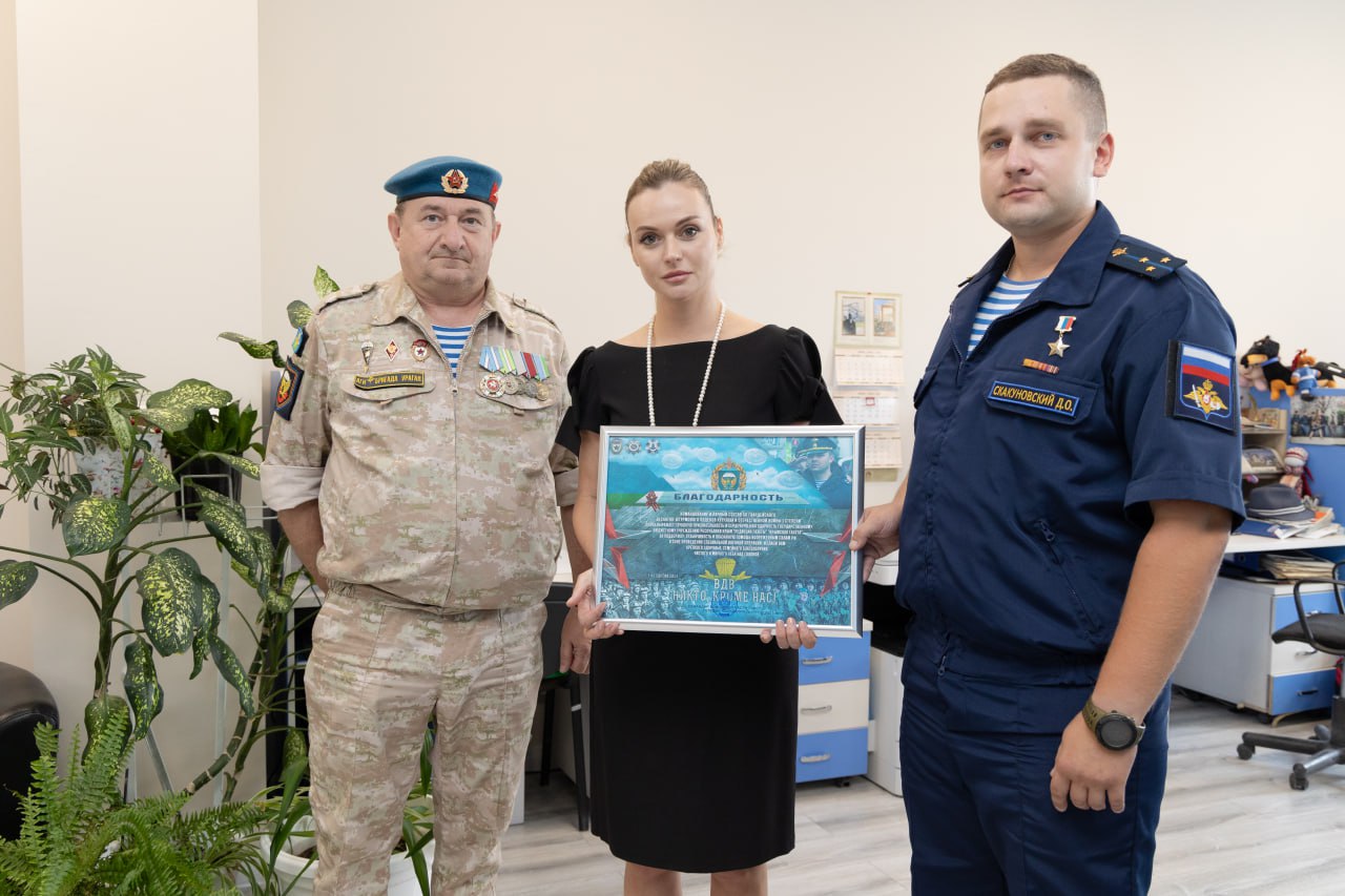 Народный фронт и десантники поздравили "Крымскую газету" с 90-летием