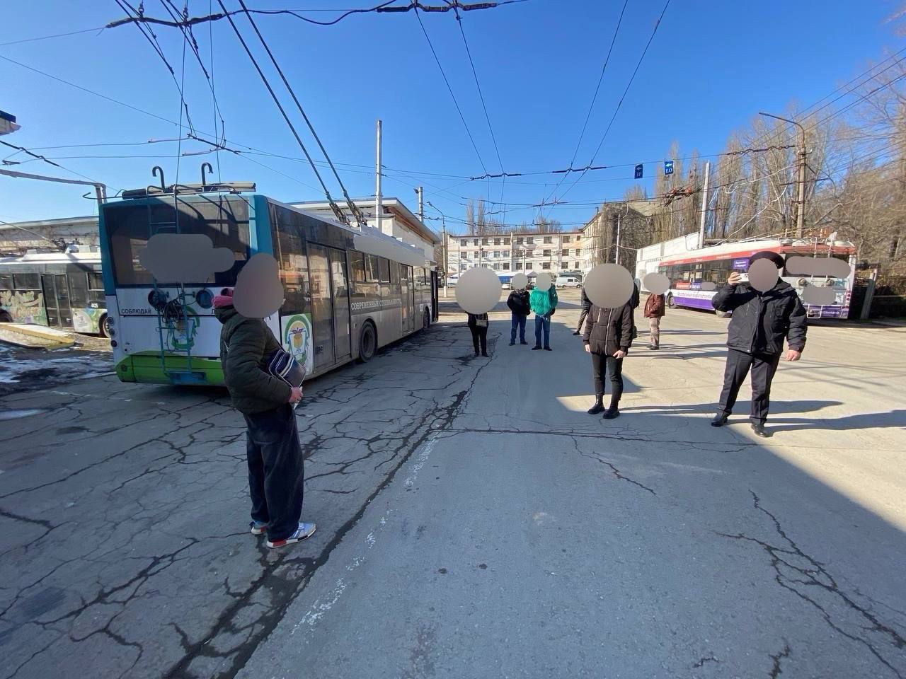 Любителей подебоширить в симферопольском троллейбусе приговорили к колонии 