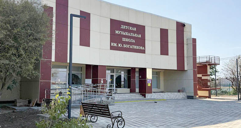 В Саках завершается благоустройство музыкальной школы для детей