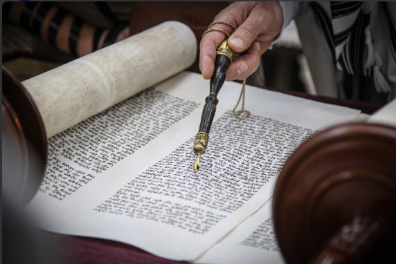 Чтение Торы, праздничный стол и подарки близким: раввин рассказал, как иудеи празднуют Пурим