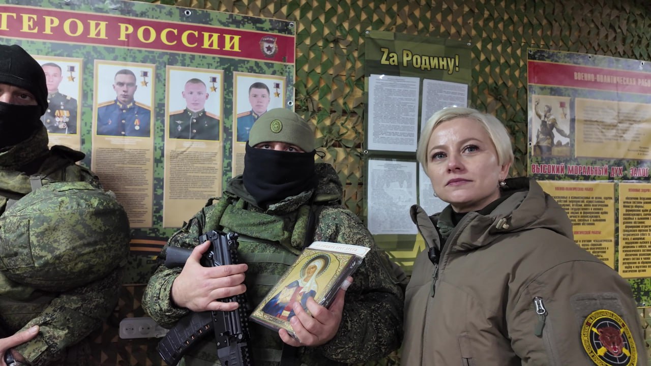 Иеромонах Фотий передал крымским бойцам в зону СВО Калужскую икону Божией Матери