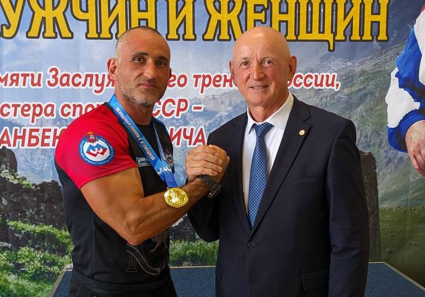 Крымский армрестлер стал чемпионом Всероссийских соревнований во Владикавказе