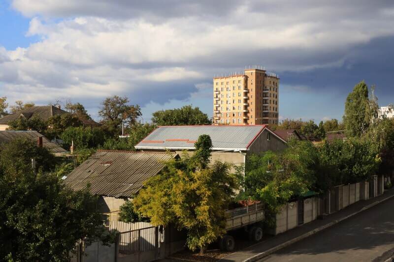 На что жалуются жители высоток и кому можно не платить за отопление подъездов: интервью