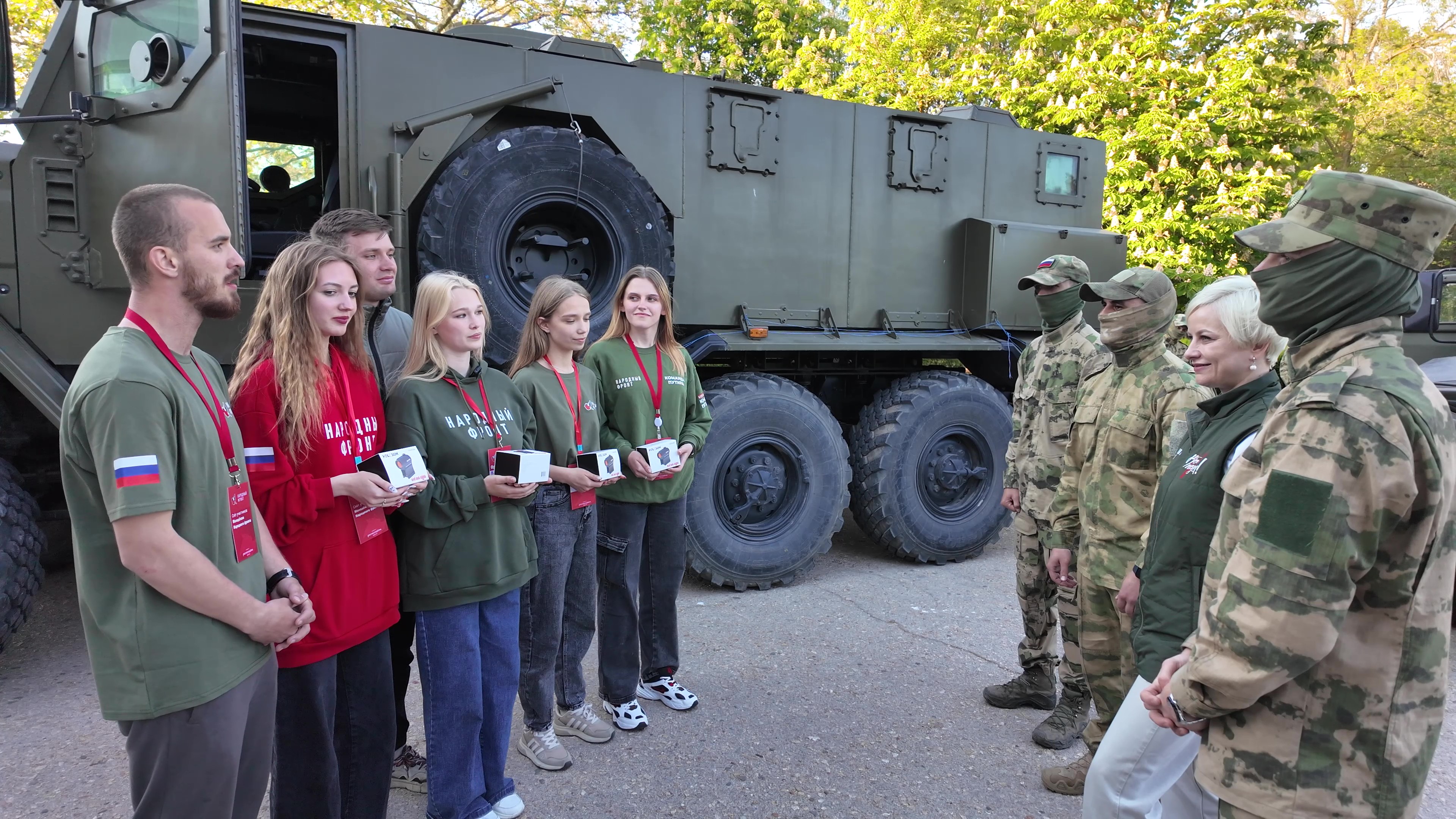 Крымские студенты помогали закупить партию коллиматорных прицелов для бойцов СВО