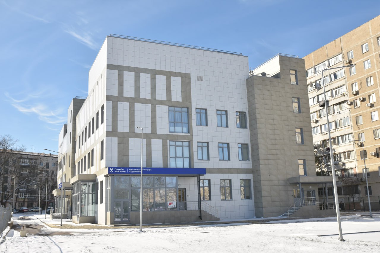 Три этажа, дневной стационар и оборудования на 350 млн: в посёлке ГРЭС заработала современная поликлиника