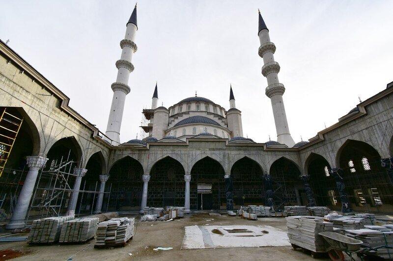 Главная мечеть Крыма готова на 85%